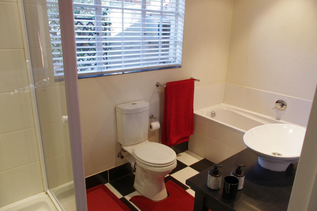 Pepper Tree Guest House Rivonia Сандтън Екстериор снимка