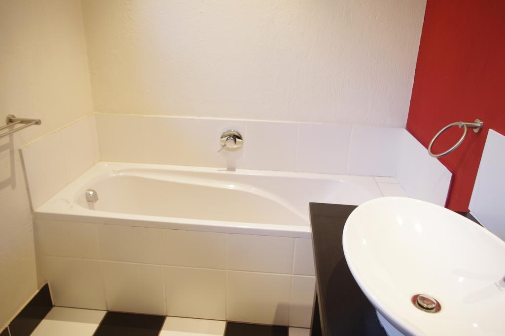 Pepper Tree Guest House Rivonia Сандтън Екстериор снимка